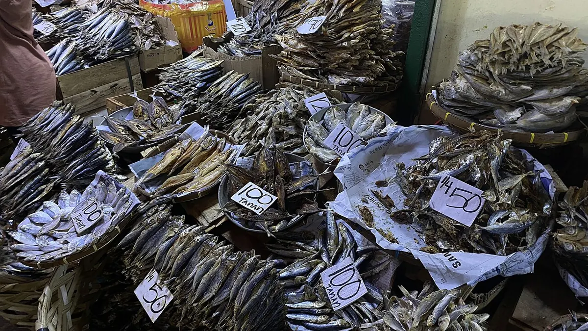 Pasalubong shop shelves stacked with dried mangoes, otap and dried fish in Cebu