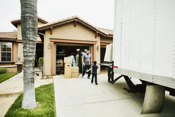 Traveling Between Apartments? Storage and Housing Solutions