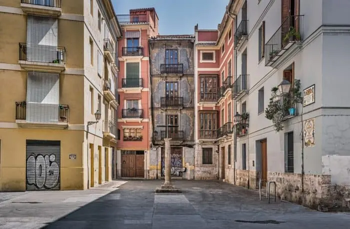 How to Find an Apartment While Traveling Abroad